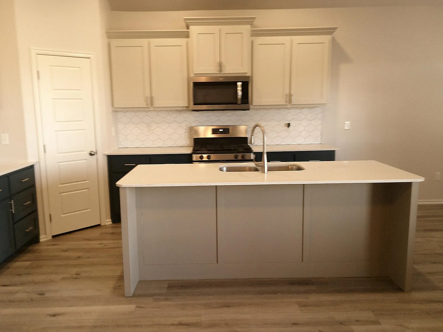 3 bed, 1721 sqft, $1,875 — Photo 2