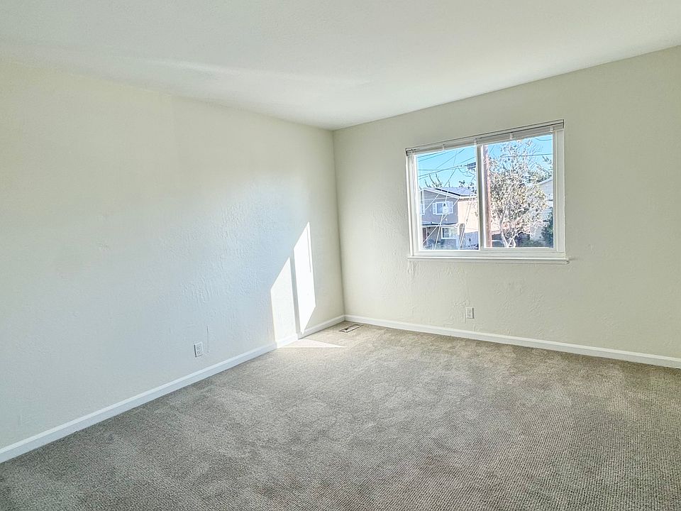 1st image of 1592 Gordon Dr