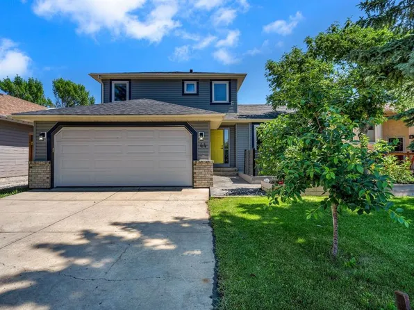 44 SW Harvest Oak Way NE, Calgary, AB T3K 3Y2