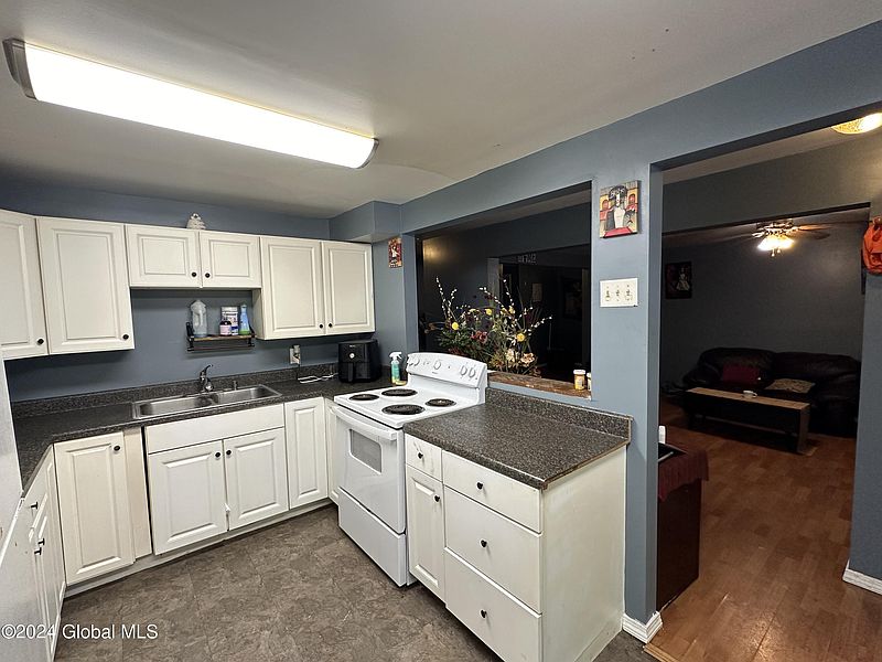 4th image of 721 Moon Hill Road