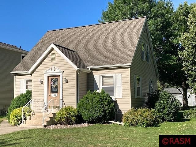 1st image of 626 1st Ave N
