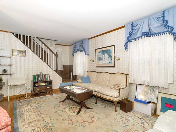 4th image of 161 Brooksite Dr