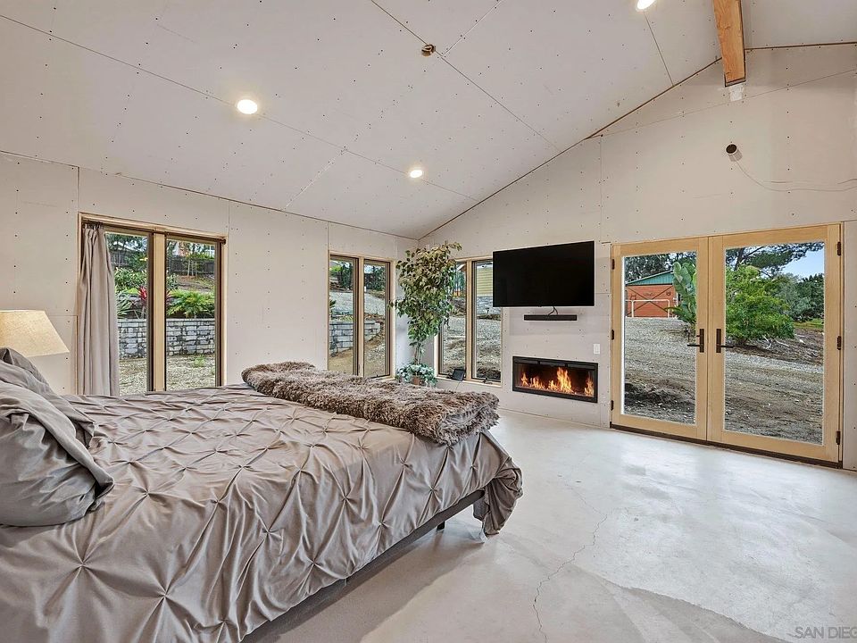 1st image of 19170 Paradise Mountain Rd