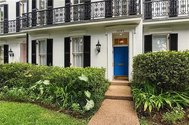 3 bed, 3.5 bath, 2800 sqft, $5,000 — Photo 3
