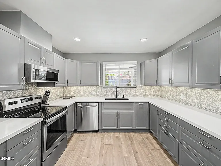 139 E Heather Ave — Photo 10