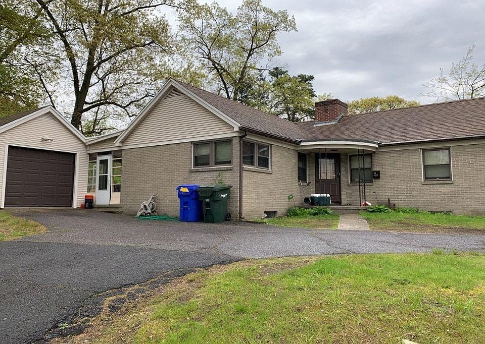 2nd image of 501 Boston Rd