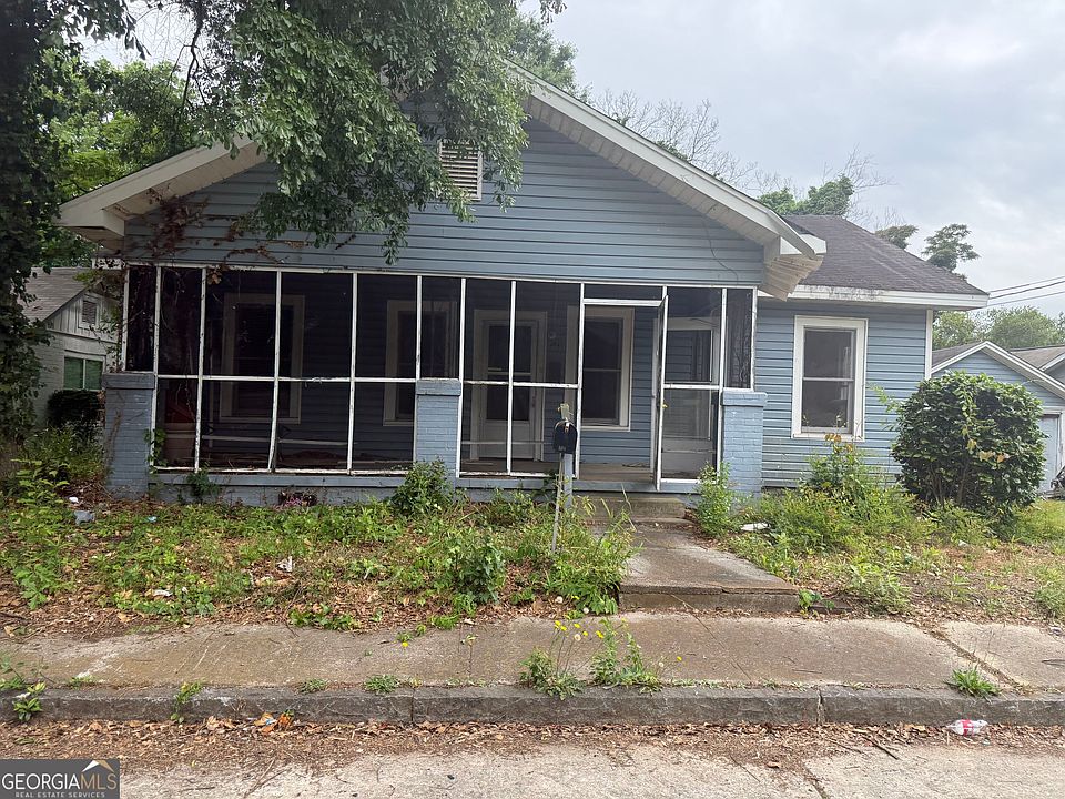 1st image of 526 Nelson St