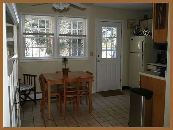 Eat-In Kitchen