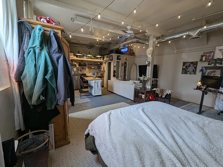 628 W 3rd Ave — Photo 4