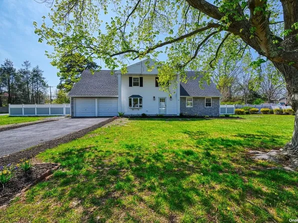50 Osborne Avenue, Mount Sinai, NY 11766