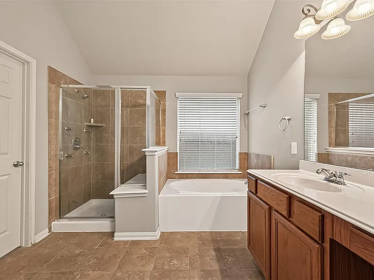 28207 Chalet Park Dr — Photo 20