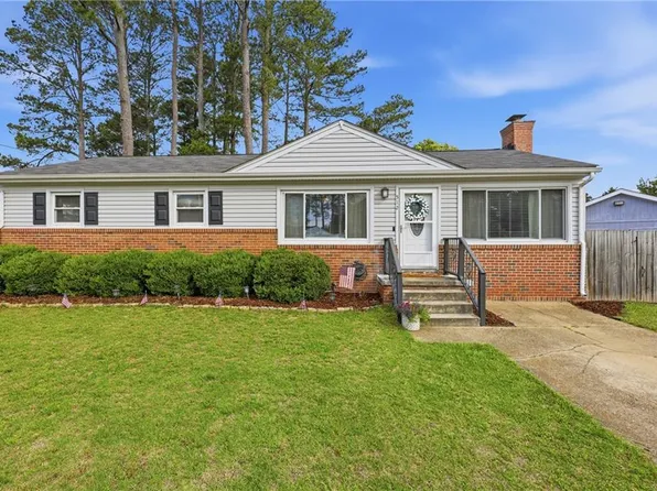 512 Wooten Ln, Chesapeake, VA 23323