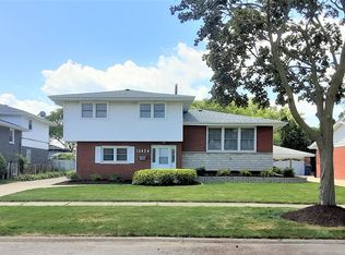 10424 S Lacrosse Ave, Oak Lawn, IL 60453