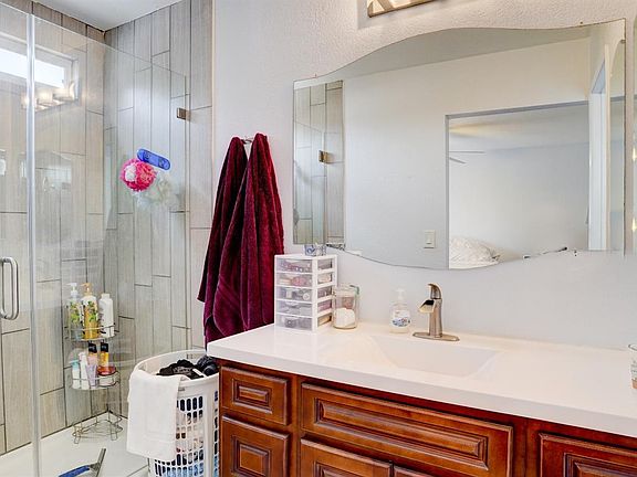 5th image of 807 Granite Ct