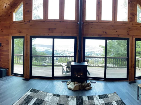 (undisclosed Address), Sugarloaf, PA 18249