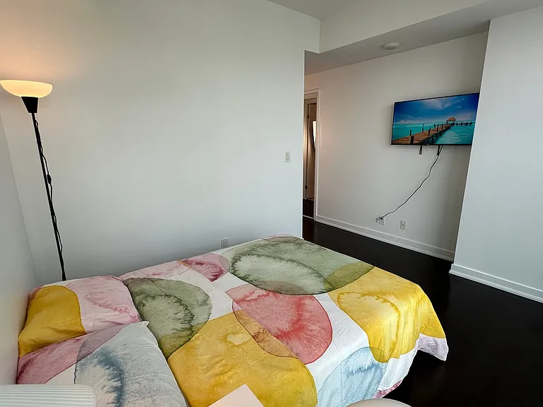 12 York St #5309B — Photo 4