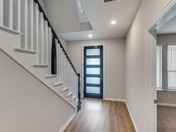 3rd image of 8463 Challenger Ln