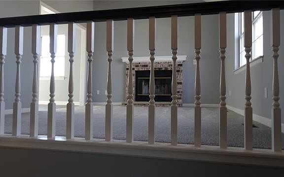 3rd image of 605 Broadway St