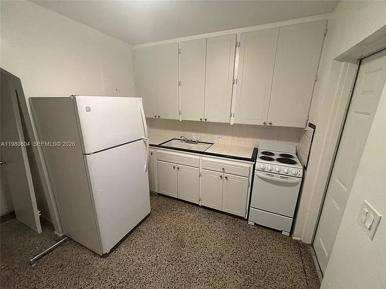624 NE 7th Ave #3 — Photo 7