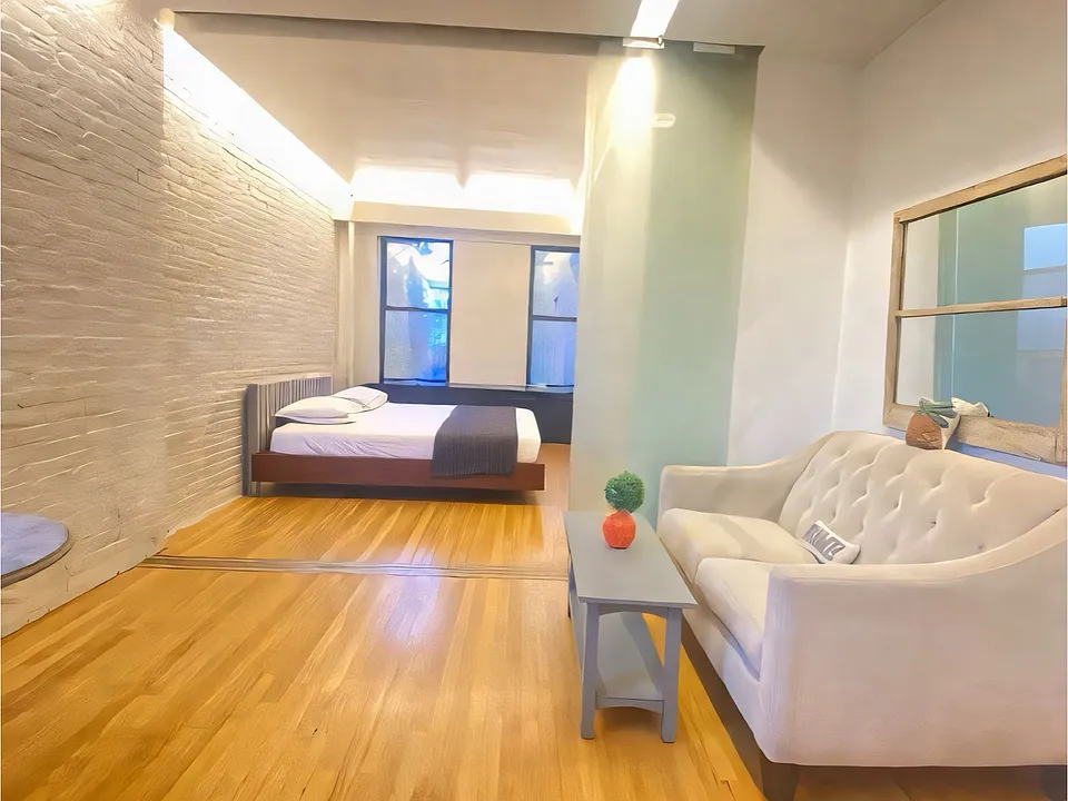 110 Thompson St #6C