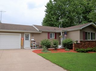 738 E Fulton St, Waupaca, WI 54981