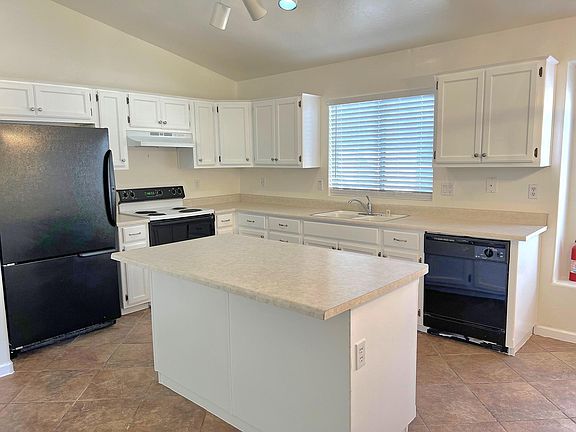 4th image of 1064 W Chilton Dr