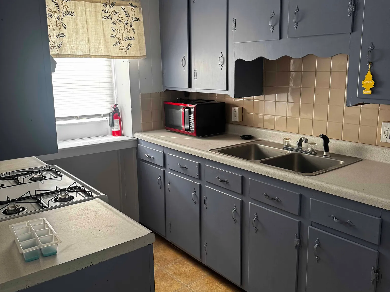 1 bed, 1.5 bath, $1,200 — Photo 3