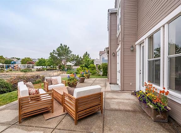 3rd image of 228 Monaco Dr