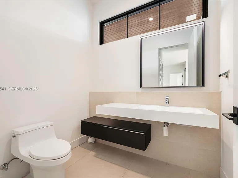 885 NE 76th St — Photo 17