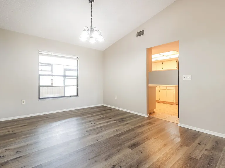 2225 Hidden Meadows Dr E — Photo 5