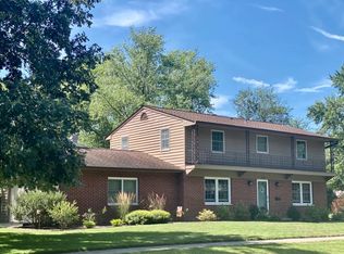 104 Somerset Dr, Valparaiso, IN 46383