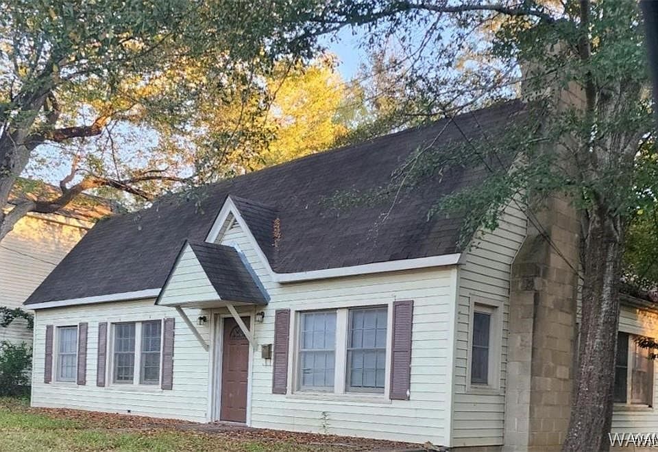 1st image of 209 W Green St