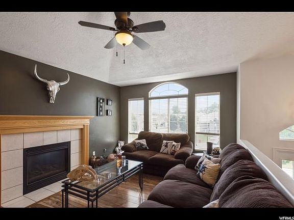 3rd image of 783 E Zenia Meadows Ct