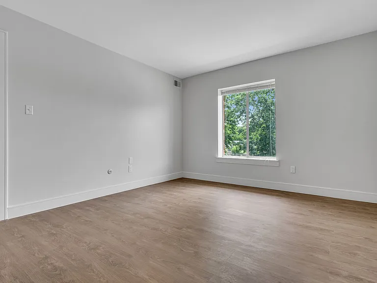 Ambassador Apartments — Photo 21