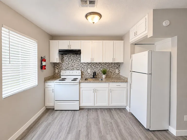1753 E Harvard St #1 — Photo 6
