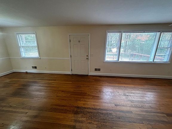 4th image of 4534 Oakwood Dr