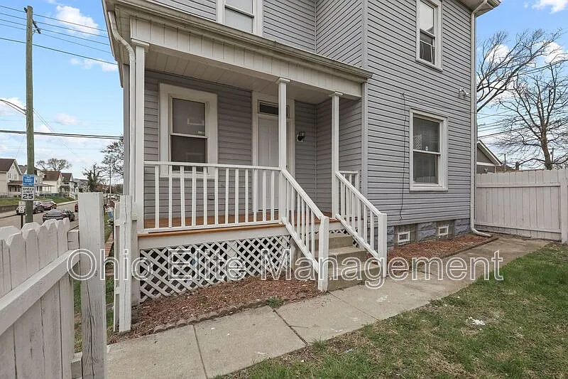 831 Studer Ave photo 1