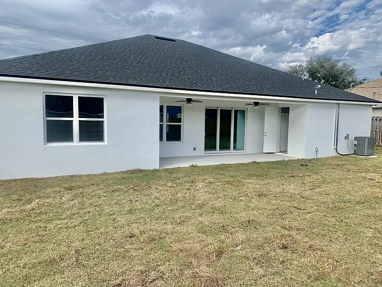 502 Americana Blvd NE — Photo 20