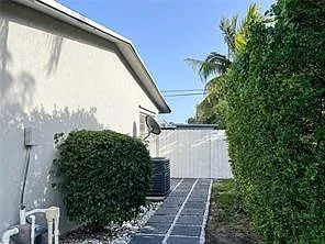 3 bed, 2.0 bath, 1069 sqft, $3,100 — Photo 4
