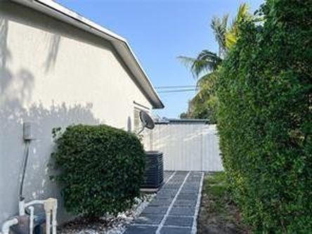 1010 NE 24TH Street, photo 4