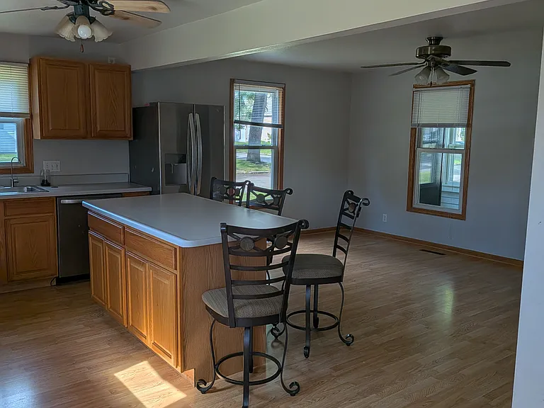 520 Allen Ave — Photo 3