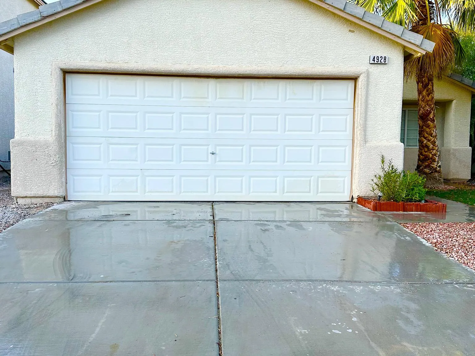 2 bed, 990 sqft, $1,800 — Photo 2