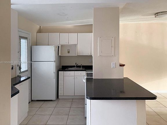5th image of 2855 Leonard Dr APT H404