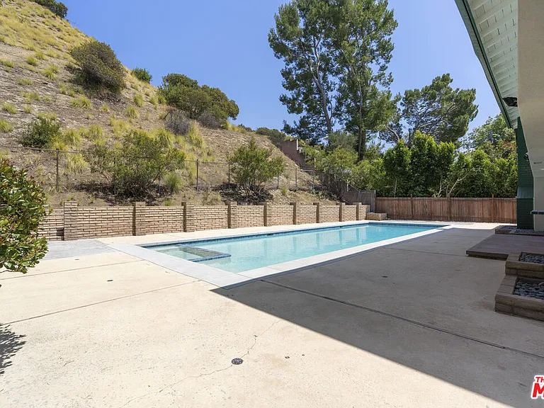 3062 Arrowhead Dr — Photo 30