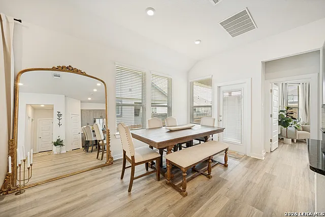 3 bed, 2.0 bath, 2080 sqft, $2,895 — Photo 4