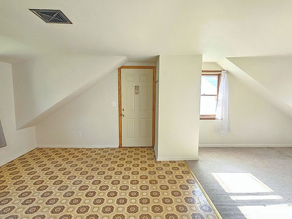 3rd image of 425 5th Ave NE