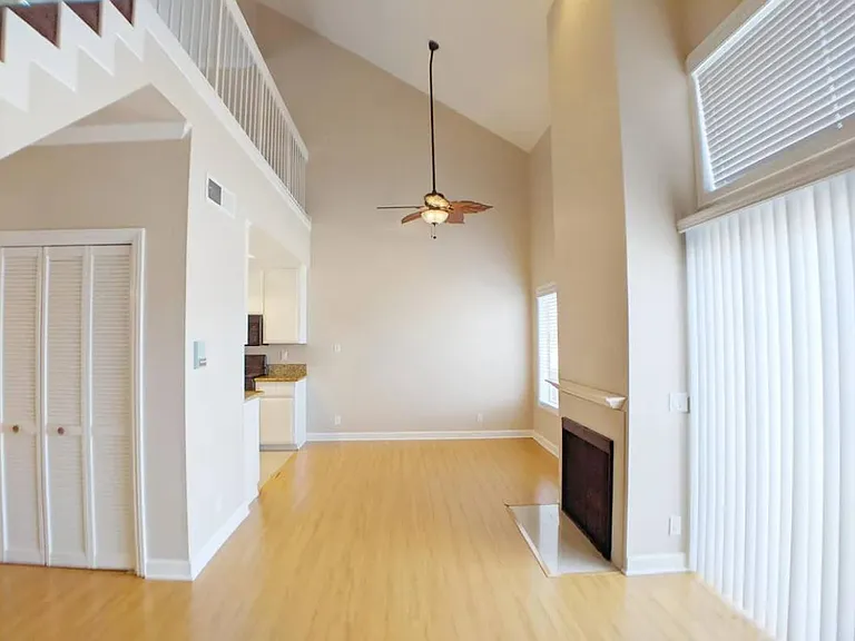Carmelina Lofts — Photo 22