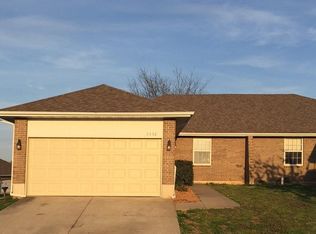 3352 S Parkmont Ct, Springfield, MO 65807