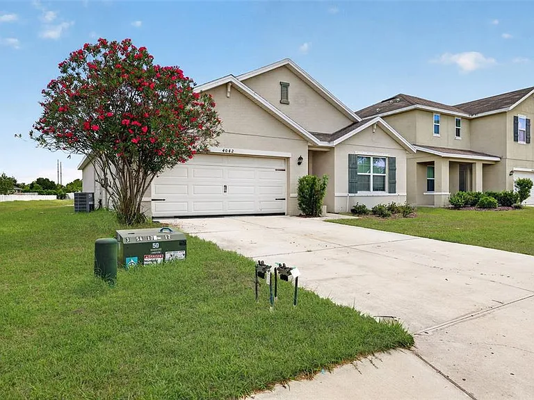 4042 Wayfarer Way — Photo 2