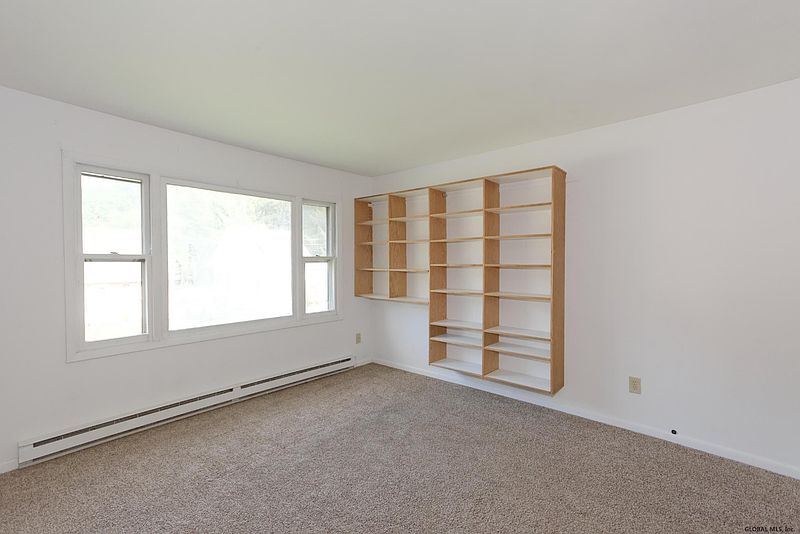 5th image of 216 WILLOW CREEK Avenue